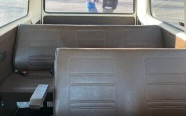 Volkswagen-Vanagon-1982-8