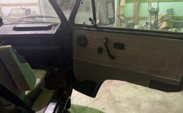 Volkswagen-Vanagon-1991-12
