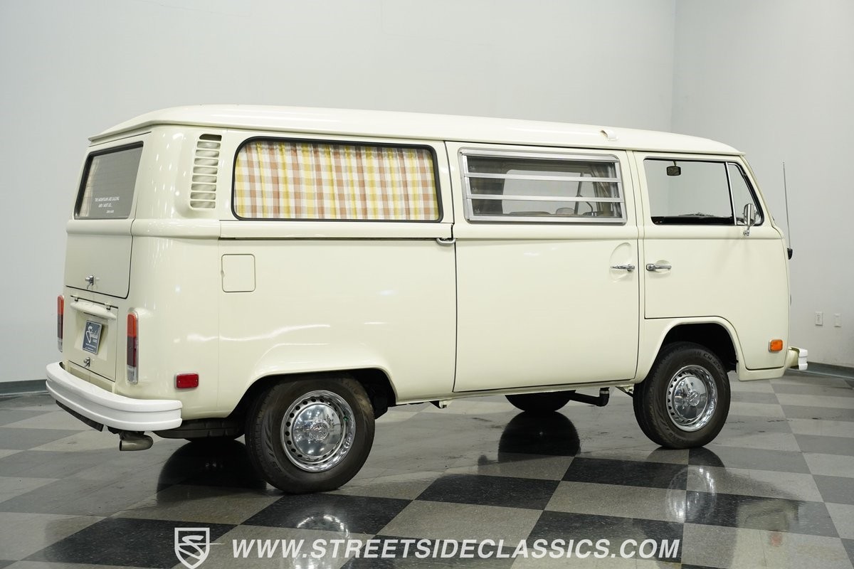 Volkswagen-Westfalia-Camper-1973-Van-13