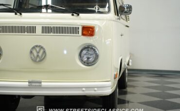 Volkswagen-Westfalia-Camper-1973-Van-19