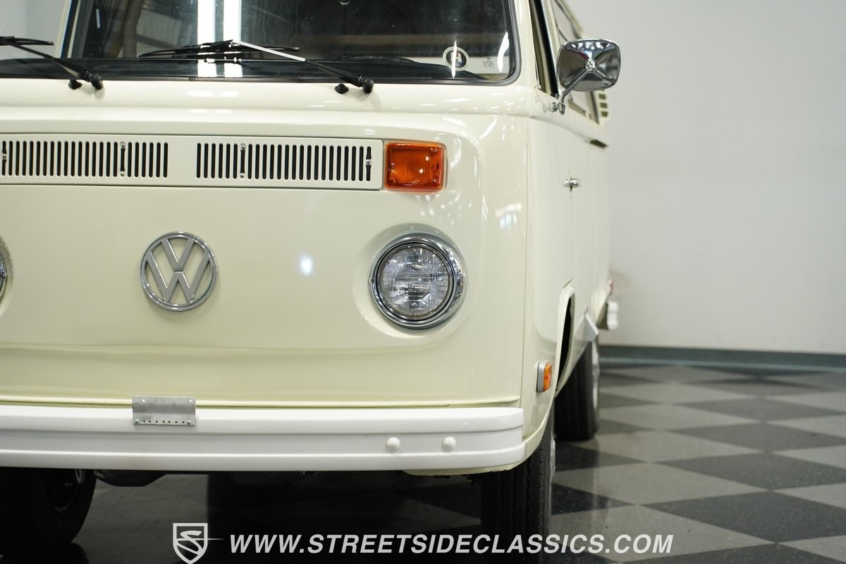 Volkswagen-Westfalia-Camper-1973-Van-19