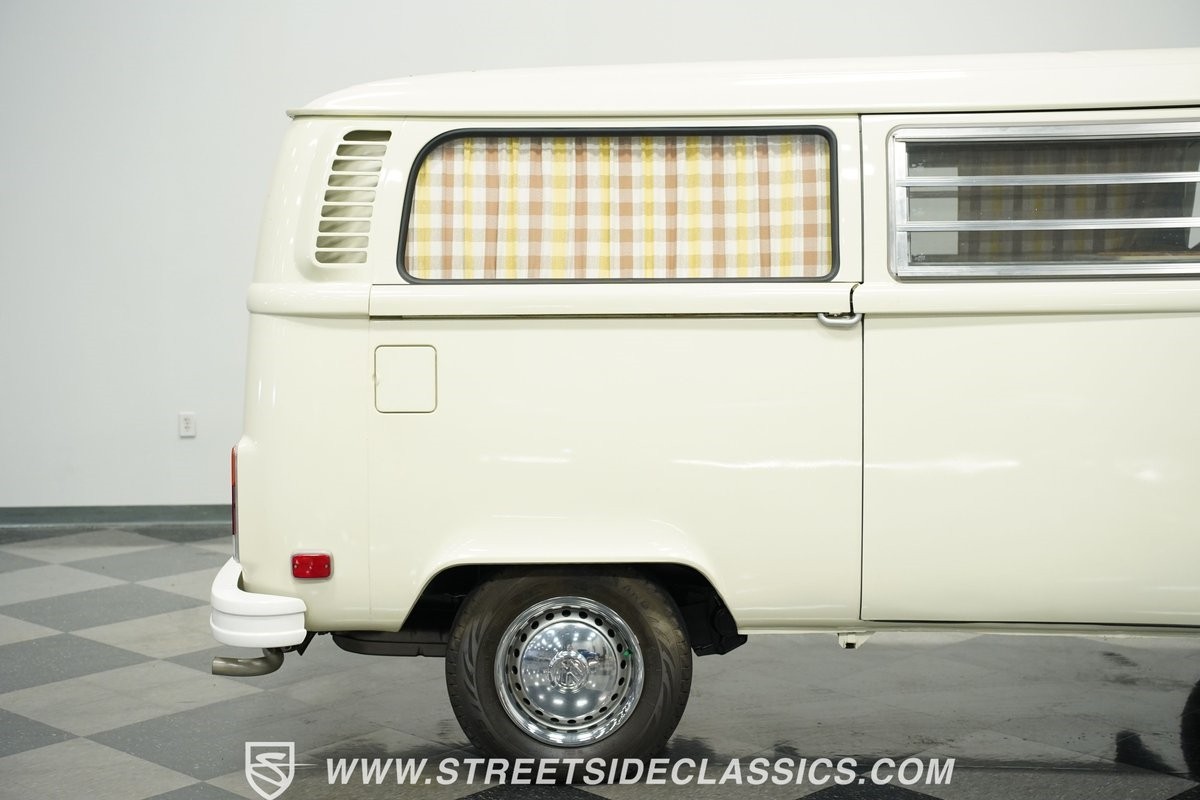 Volkswagen-Westfalia-Camper-1973-Van-28