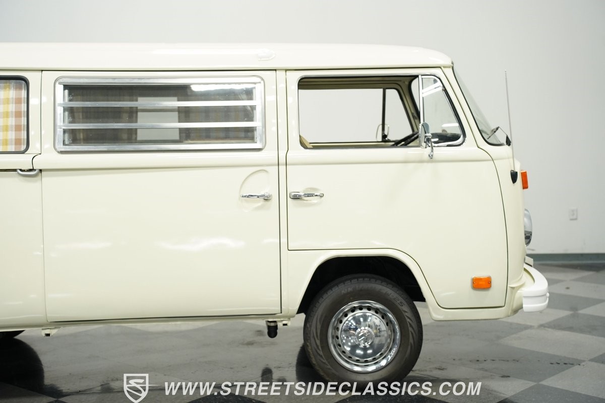 Volkswagen-Westfalia-Camper-1973-Van-29