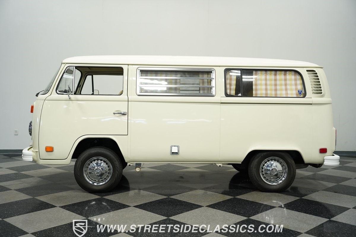Volkswagen-Westfalia-Camper-1973-Van-7