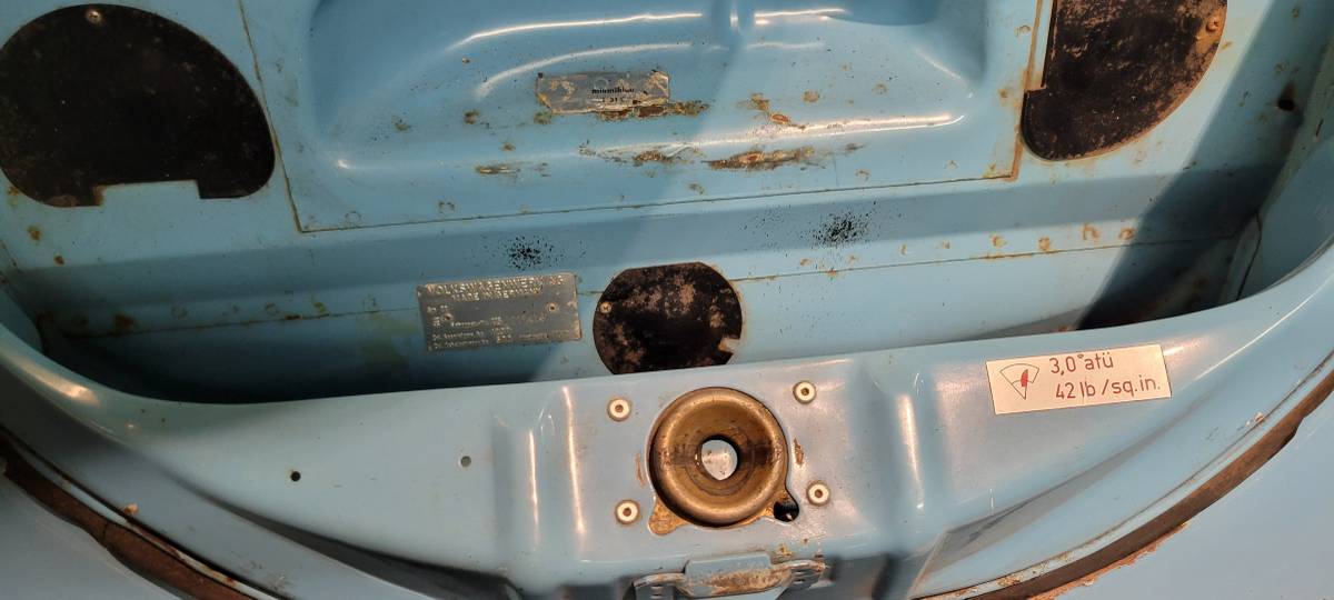 Volkswagen-beetle-1975-blue-16