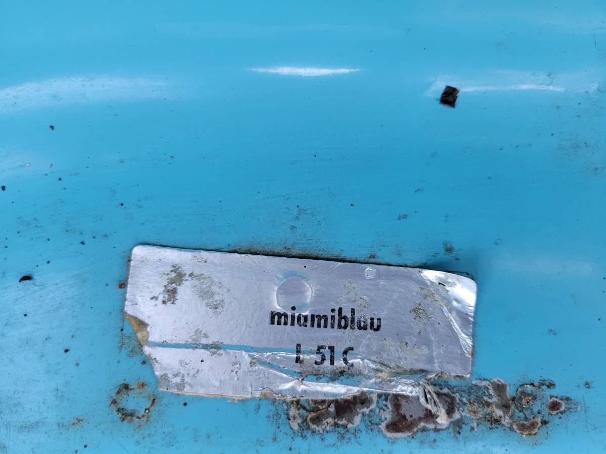 Volkswagen-beetle-1975-blue-17