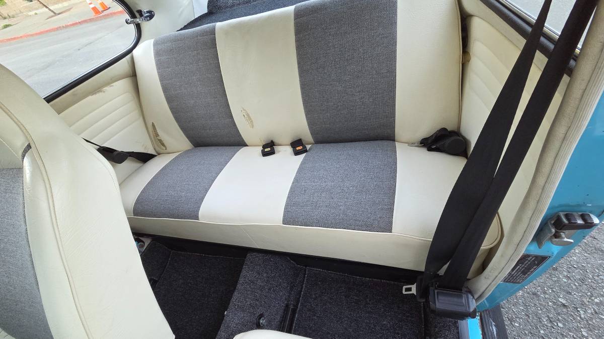 Volkswagen-beetle-1975-blue-8