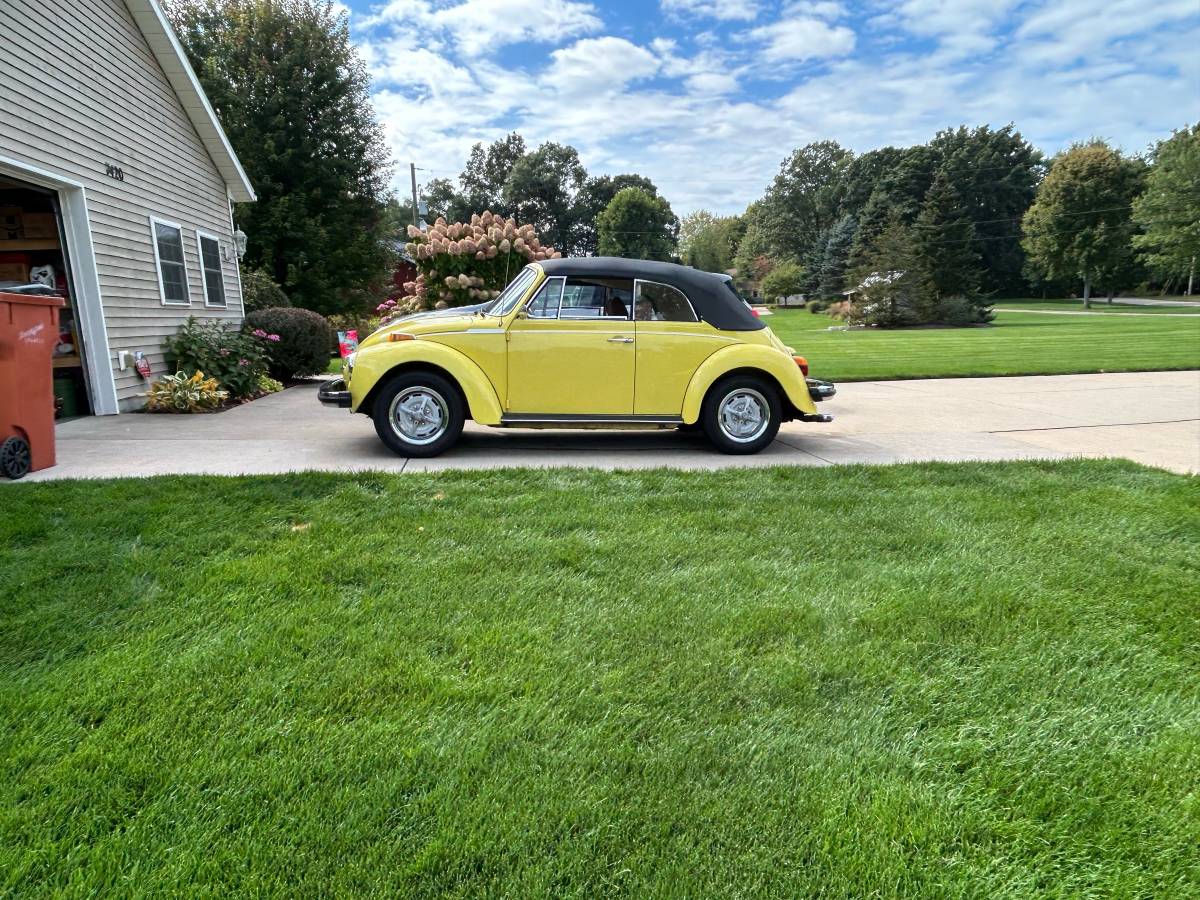 Volkswagen-beetle-1979-yellow-1