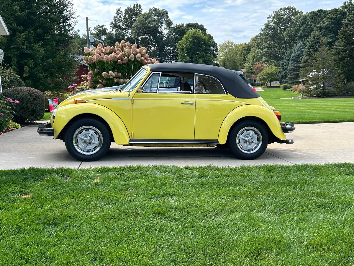 Volkswagen-beetle-1979-yellow