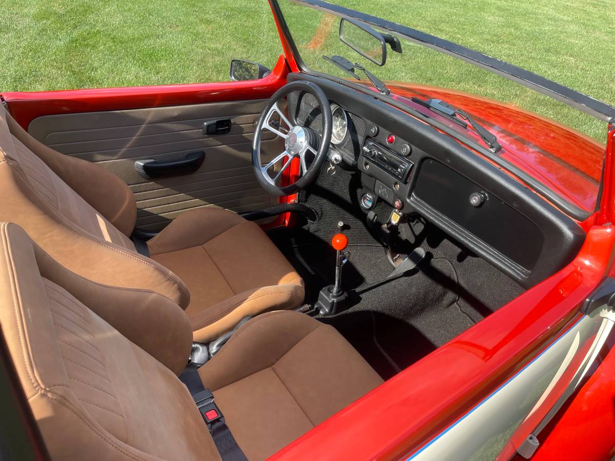 Volkswagen-beetle-convertible-1971-custom-11