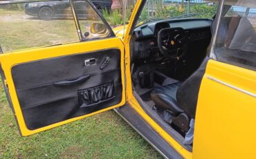 Volkswagen-beetle-convertible-1974-yellow-3