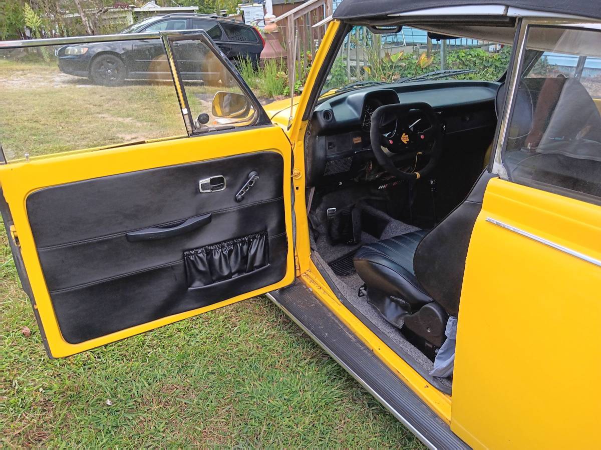 Volkswagen-beetle-convertible-1974-yellow-3