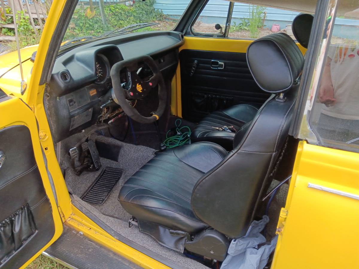 Volkswagen-beetle-convertible-1974-yellow-5