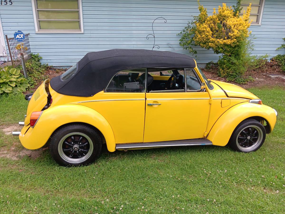Volkswagen-beetle-convertible-1974-yellow