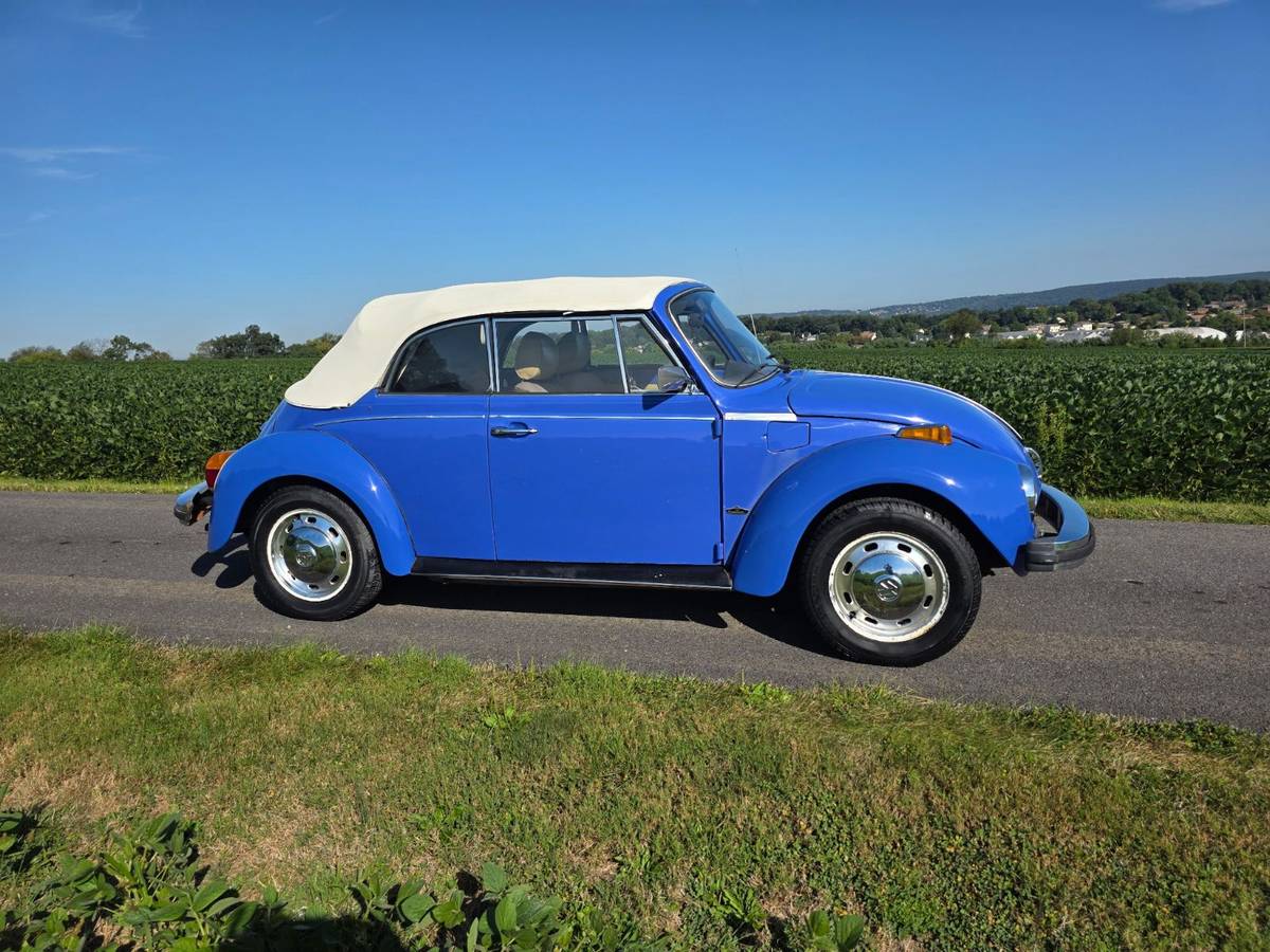 Volkswagen-beetle-convertible-1977-blue