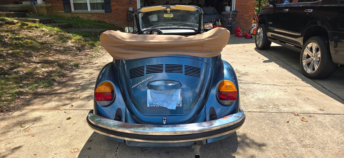 Volkswagen-beetle-convertible.-1978-blue-3