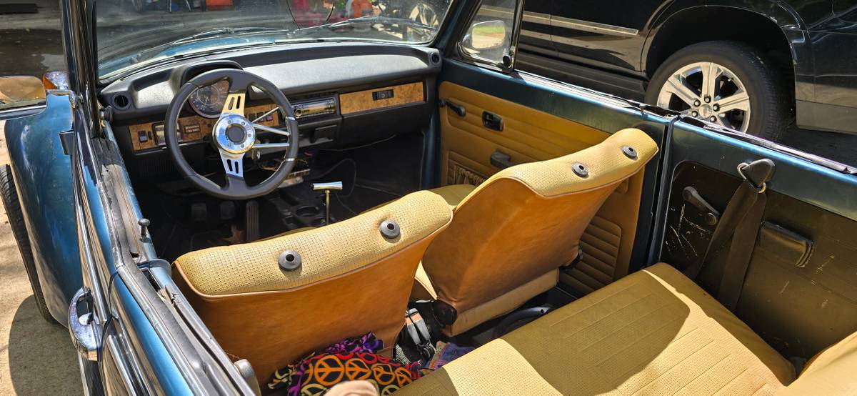 Volkswagen-beetle-convertible.-1978-blue-4