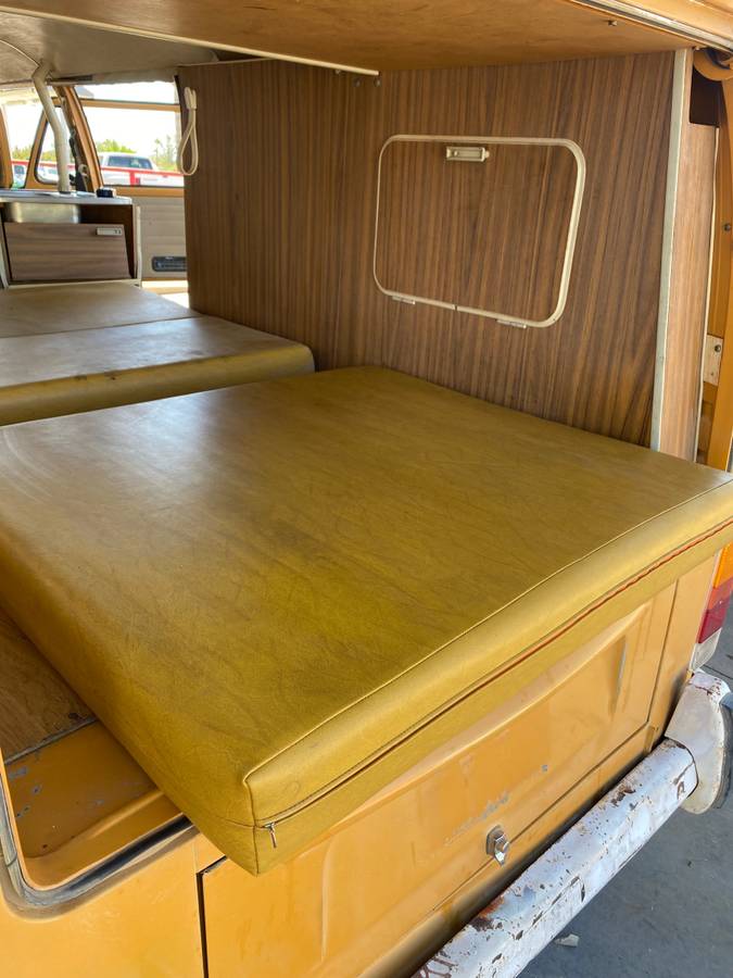 Volkswagen-bus-1972-3