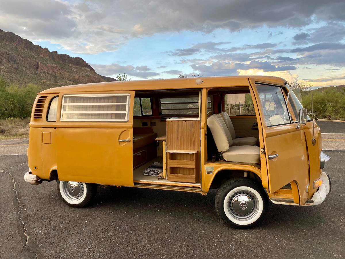 Volkswagen-bus-1972-6