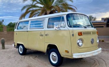 Volkswagen-bus-1974