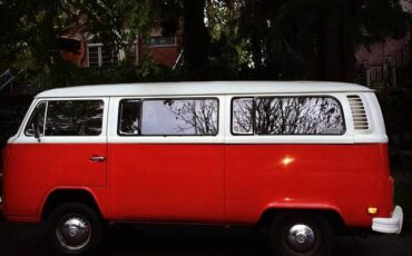 Volkswagen-bus-1977-red