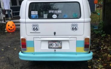Volkswagen-bus-1979-custom-2