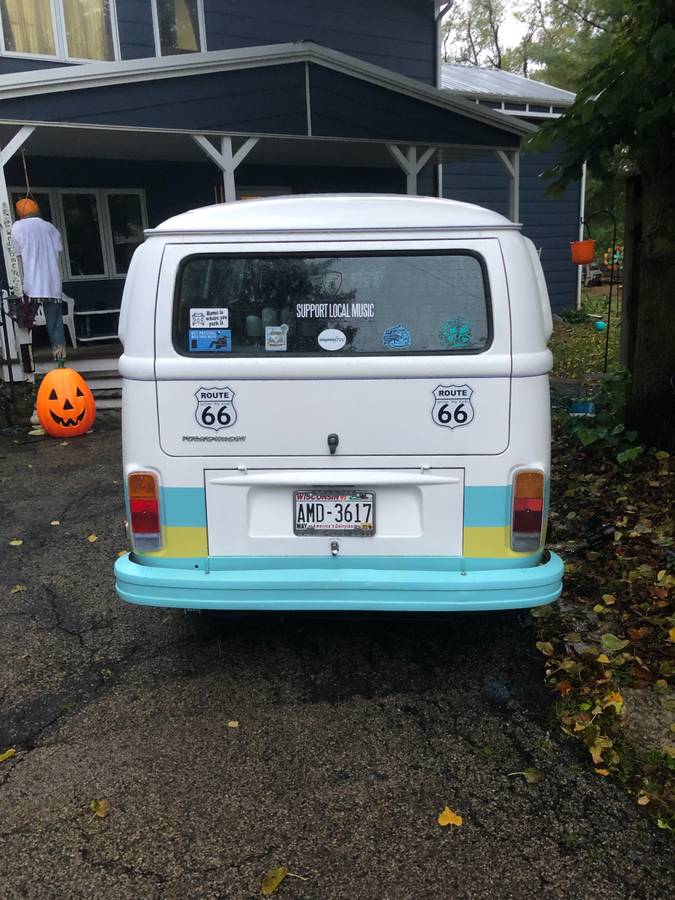 Volkswagen-bus-1979-custom-2