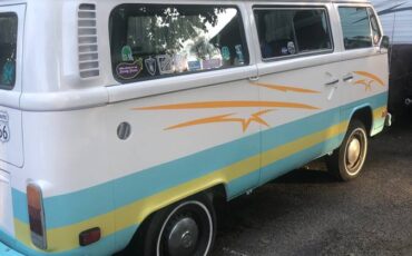 Volkswagen-bus-1979-custom