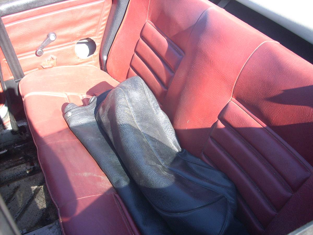 Volkswagen-cabrio-1981-2