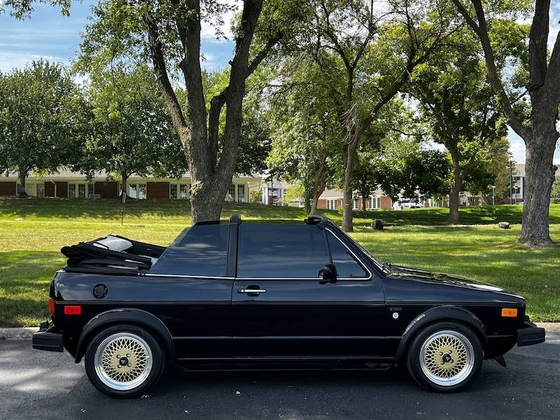 Volkswagen-cabriolet-1984-black-32
