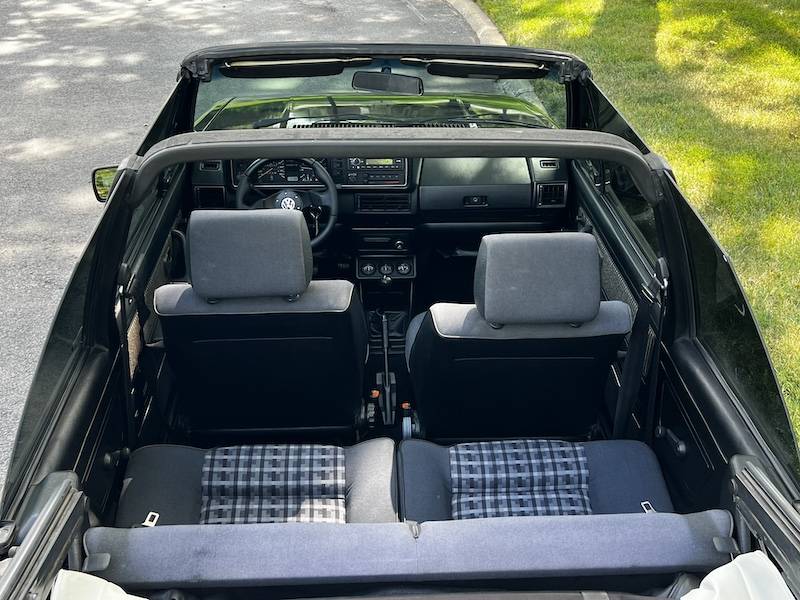 Volkswagen-cabriolet-1984-black-39