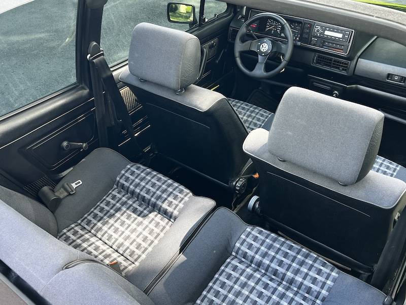 Volkswagen-cabriolet-1984-black-45