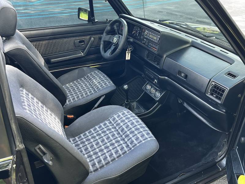 Volkswagen-cabriolet-1984-black-86