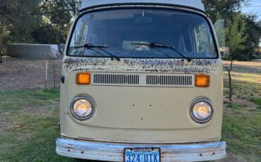 Volkswagen-camper-1978-yellow-1