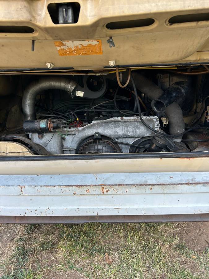 Volkswagen-camper-1978-yellow-16