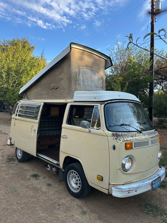 Volkswagen-camper-1978-yellow-17