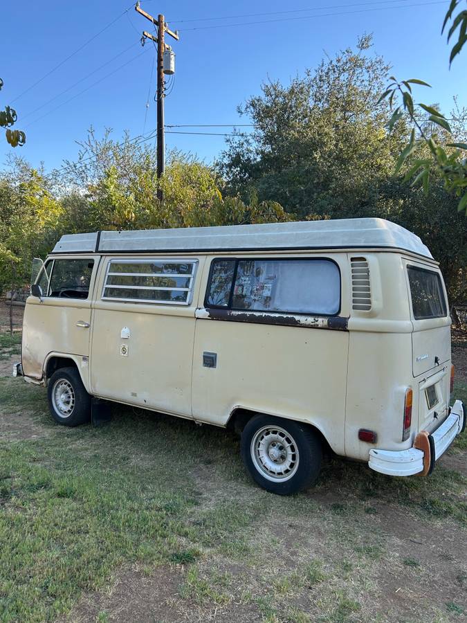 Volkswagen-camper-1978-yellow-2