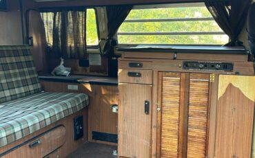 Volkswagen-camper-1978-yellow-4