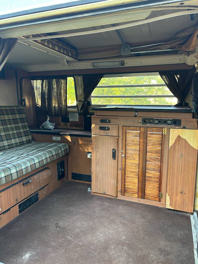 Volkswagen-camper-1978-yellow-4