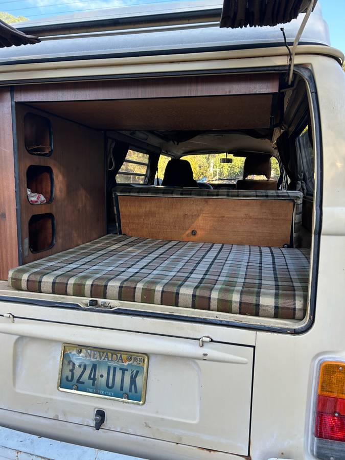 Volkswagen-camper-1978-yellow-5