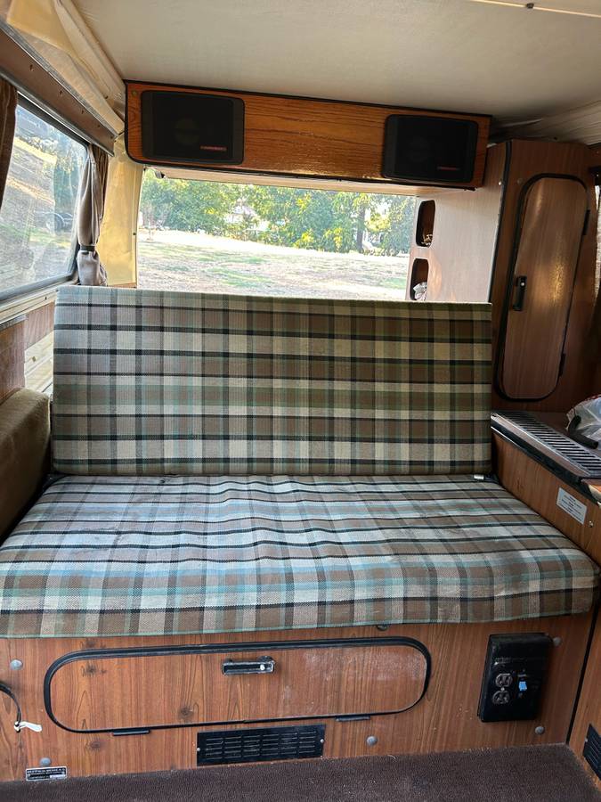 Volkswagen-camper-1978-yellow-6