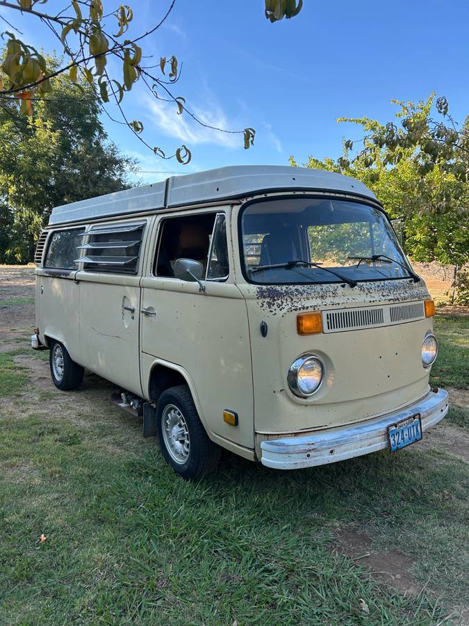 Volkswagen-camper-1978-yellow