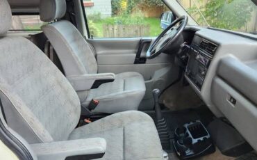 Volkswagen-eurovan-camper-1995-white-3