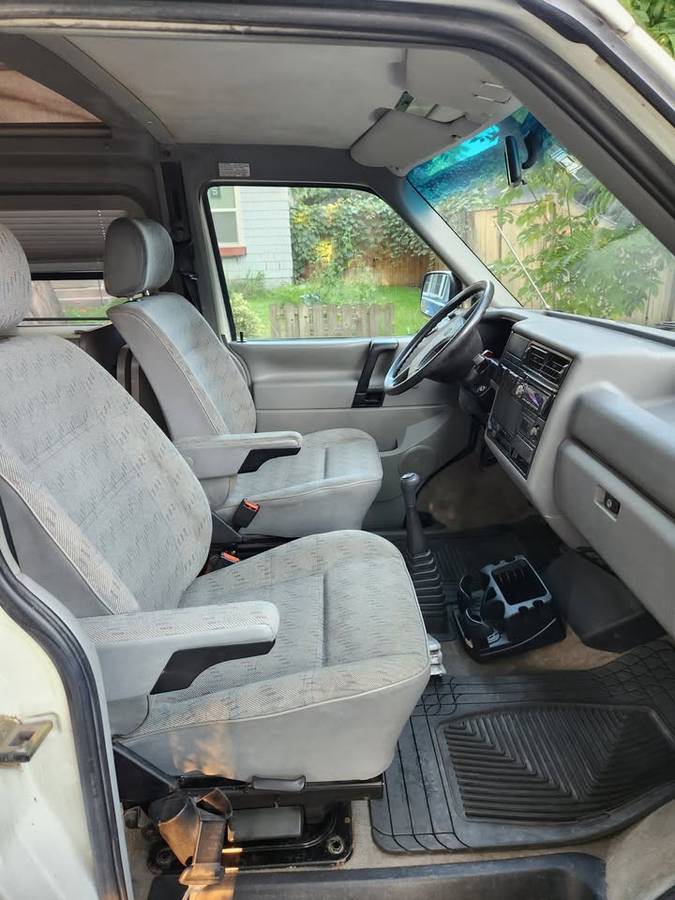 Volkswagen-eurovan-camper-1995-white-3