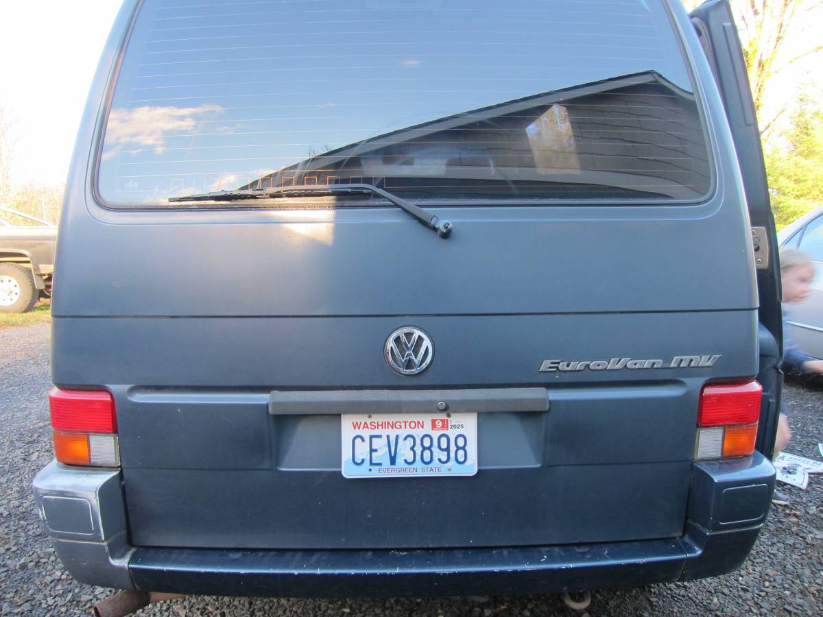 Volkswagen-eurovan-mv-camper-1993-blue-6
