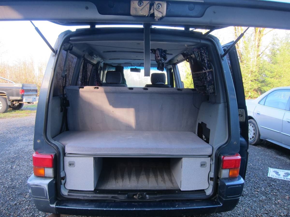 Volkswagen-eurovan-mv-camper-1993-blue-8