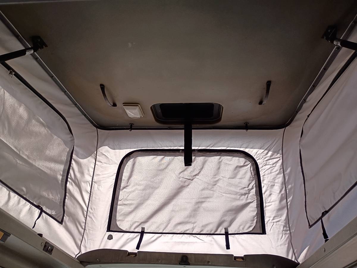Volkswagen-eurovan-panel-van-1995-white-1