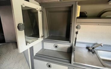 Volkswagen-eurovan-panel-van-1995-white-10