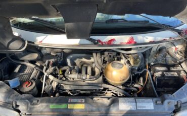 Volkswagen-eurovan-panel-van-1995-white-11