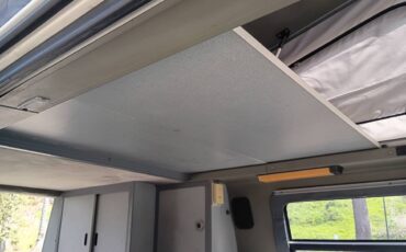Volkswagen-eurovan-panel-van-1995-white-14